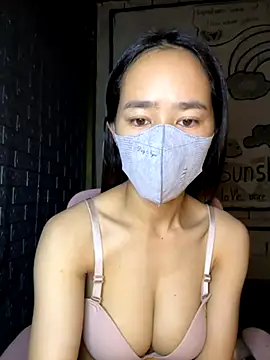 Snapshot of TiNa_04 chatting on 09/24/25, 10:24 TiNa 04 online show from 09/24/25, 10:24