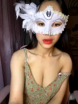 Snapshot of TiNa_04 chatting on 10/10/25, 10:31 TiNa 04 online show from 10/10/25, 10:31