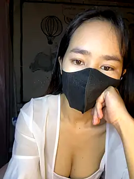 Snapshot of TiNa_04 chatting on 10/23/25, 11:46 TiNa 04 online show from 10/23/25, 11:46