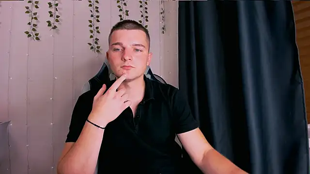 Snapshot of Your_Claddagh chatting on 09/22/25, 07:05 Your Claddagh online show from 09/22/25, 07:05