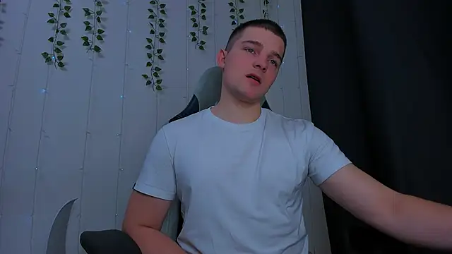 Snapshot of Your_Claddagh chatting on 11/29/25, 06:22 Your Claddagh online show from 11/29/25, 06:22