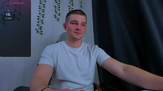 Snapshot of Your_Claddagh chatting on 11/30/25, 02:32 Your Claddagh online show from 11/30/25, 02:32