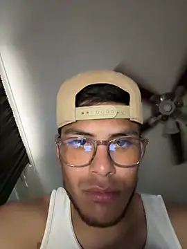 Snapshot of StrokingDaddy4 chatting on 09/29/25, 10:25 StrokingDaddy4 online show from 09/29/25, 10:25