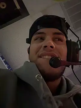 Snapshot of StrokingDaddy4 chatting on 11/06/25, 11:22 StrokingDaddy4 online show from 11/06/25, 11:22