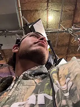 Snapshot of StrokingDaddy4 chatting on 12/17/25, 11:38 StrokingDaddy4 online show from 12/17/25, 11:38