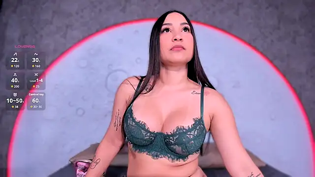 ReinaChloe online show from 12/19/25, 04:58