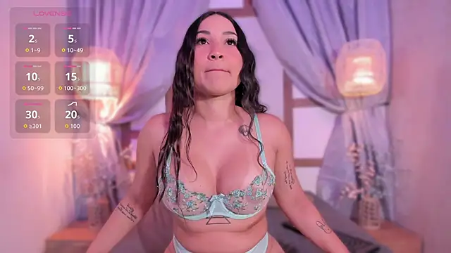 ReinaChloe online show from 03/04/26, 10:54