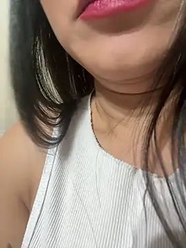 ReinaChloe online show from 05/27/26, 04:09