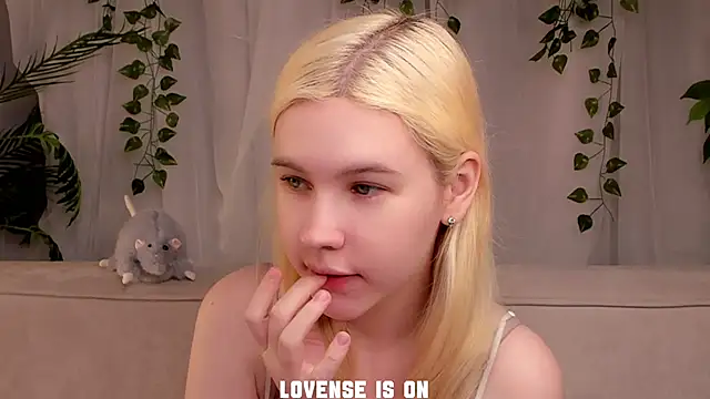 ElizSpieth online show from 11/13/25, 01:04