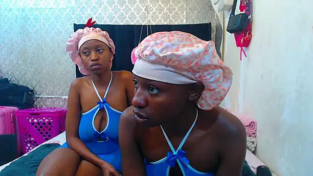 Snapshot of LonelyQueenxx25 chatting on 11/28/25, 06:32 LonelyQueenxx25 online show from 11/28/25, 06:32