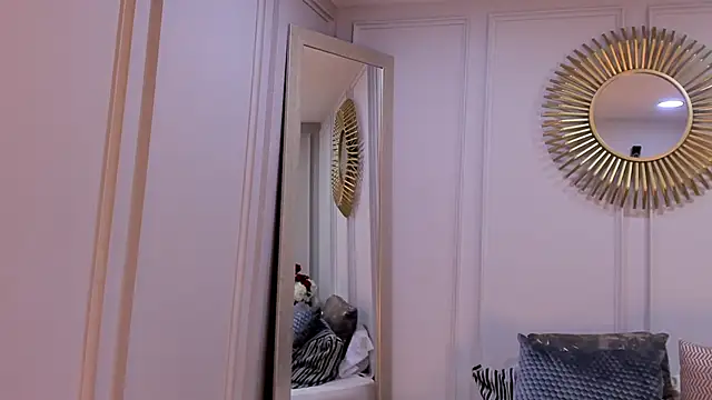 CharlotteBrownn  online show from 03/18/26, 11:30