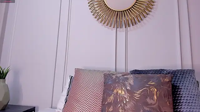 CharlotteBrownn  online show from 04/10/26, 12:27