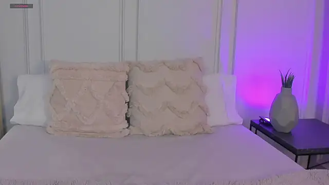 CharlotteBrownn  online show from 05/27/26, 01:57