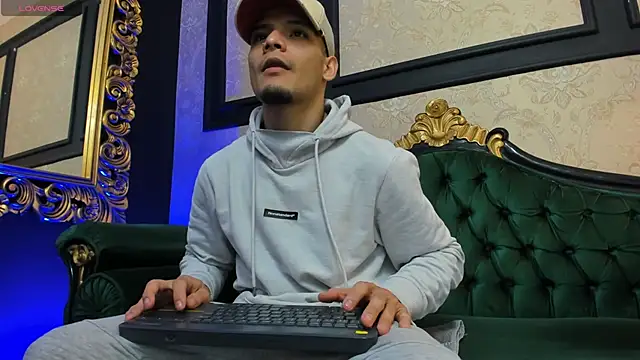 AlessandroKiing online show from 09/28/25, 02:33