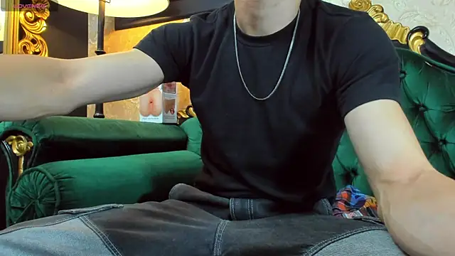 AlessandroKiing online show from 03/31/26, 09:15