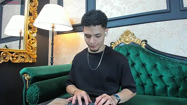 AlessandroKiing online show from 04/06/26, 02:18