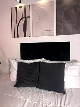 Snapshot of izzyvega__ chatting on 10/22/25, 01:28 izzyvega online show from 10/22/25, 01:28