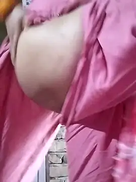 Snapshot of rani8008 chatting on 10/23/25, 05:40 rani8008 online show from 10/23/25, 05:40