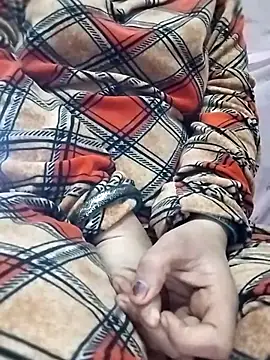 Snapshot of rani8008 chatting on 11/25/25, 07:19 rani8008 online show from 11/25/25, 07:19