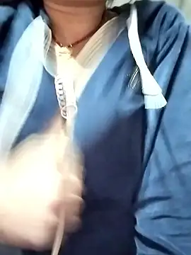 Snapshot of rani8008 chatting on 01/09/26, 07:00 rani8008 online show from 01/09/26, 07:00