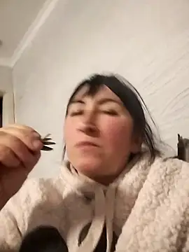 Snapshot of Funny_Karina chatting on 10/28/25, 08:22 Funny Karina online show from 10/28/25, 08:22