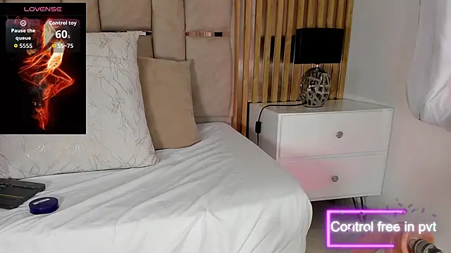 Snapshot of Luna_Naughty1 chatting on 09/25/25, 07:17 Luna Naughty1 online show from 09/25/25, 07:17