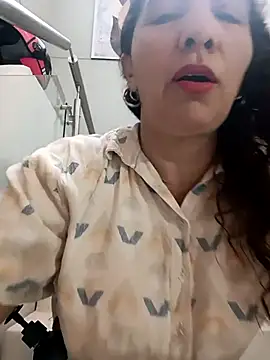 Snapshot of Luna_Naughty1 chatting on 10/20/25, 04:40 Luna Naughty1 online show from 10/20/25, 04:40