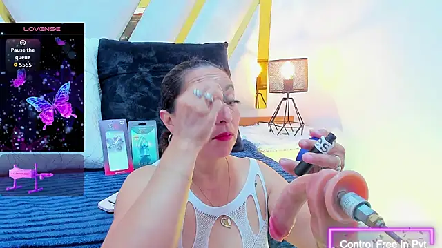 Snapshot of Luna_Naughty1 chatting on 10/23/25, 03:22 Luna Naughty1 online show from 10/23/25, 03:22