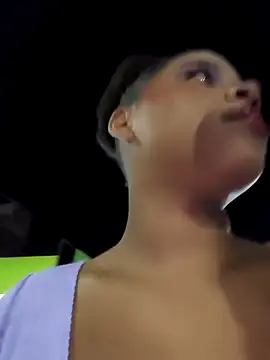 Snapshot of Mia-sensual chatting on 10/28/25, 03:32 Mia-sensual online show from 10/28/25, 03:32