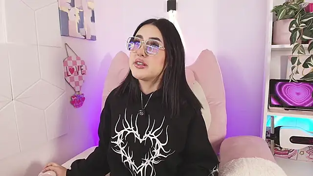 justonecute online show from 05/04/26, 11:12