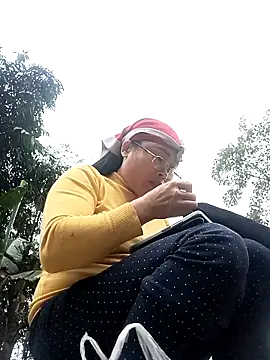 CoMay003 online show from 11/12/25, 09:21