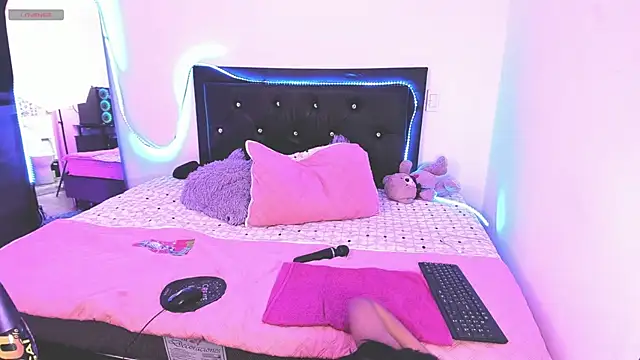 samiacooper25 online show from 11/19/25, 05:40