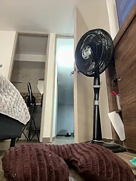 samiacooper25 online show from 05/19/26, 08:53