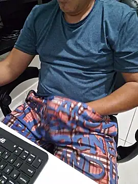 Snapshot of Carloskasado chatting on 10/29/25, 11:17 Carloskasado online show from 10/29/25, 11:17