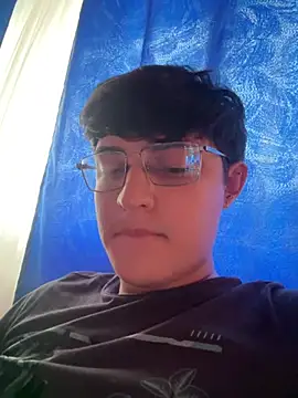 yesitwink  online show from 03/28/26, 08:41