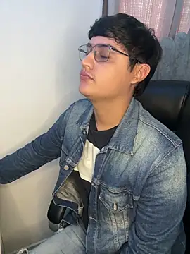 yesitwink  online show from 04/08/26, 03:34