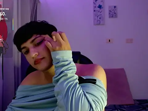 yesitwink  online show from 04/15/26, 12:06