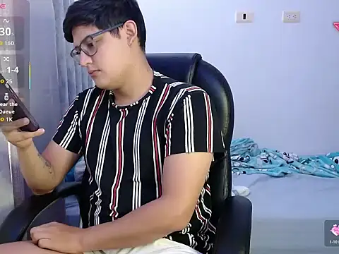 yesitwink  online show from 06/10/26, 03:33