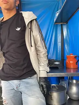 Snapshot of diegoand0911 chatting on 03/30/26, 02:40 diegoand0911 online show from 03/30/26, 02:40