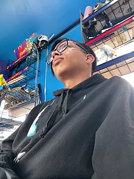 Snapshot of diegoand0911 chatting on 03/31/26, 01:44 diegoand0911 online show from 03/31/26, 01:44