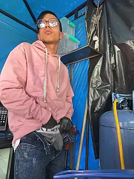 Snapshot of diegoand0911 chatting on 04/02/26, 03:42 diegoand0911 online show from 04/02/26, 03:42