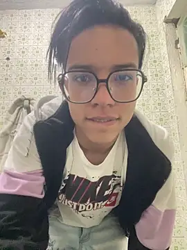 Snapshot of diegoand0911 chatting on 04/05/26, 03:36 diegoand0911 online show from 04/05/26, 03:36