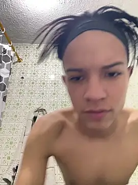 Snapshot of diegoand0911 chatting on 04/10/26, 02:44 diegoand0911 online show from 04/10/26, 02:44