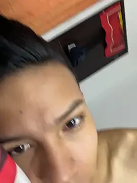 Snapshot of diegoand0911 chatting on 04/11/26, 02:43 diegoand0911 online show from 04/11/26, 02:43