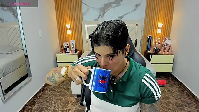 KAROLLJONES1 online show from 11/25/25, 07:14