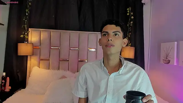 Room 69x online show from 11/25/25, 03:45