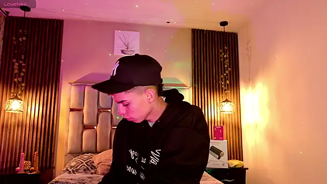 Room 69x online show from 04/27/26, 12:47