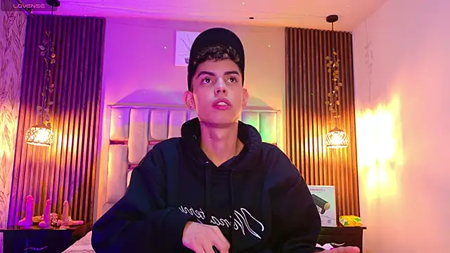 Room 69x online show from 05/02/26, 12:43