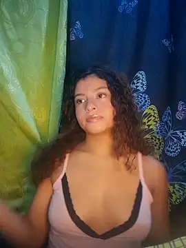 Snapshot of Lulupeach69 chatting on 09/21/25, 01:18 Lulupeach69 online show from 09/21/25, 01:18