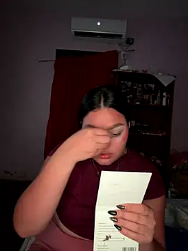 Snapshot of Bellotapelinegra chatting on 12/20/25, 02:51 Bellotapelinegra online show from 12/20/25, 02:51